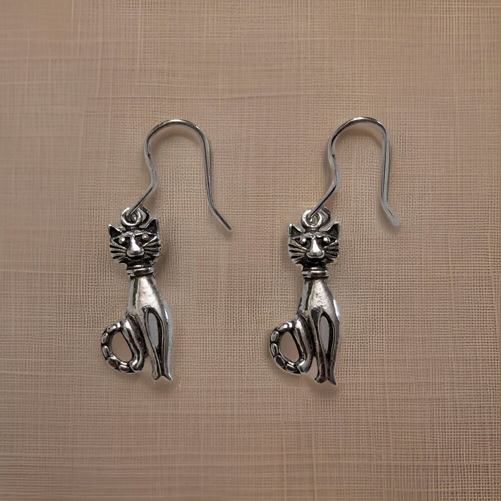 Brand New 925 Sterling Silver Dangling/Hanging  kitten / cat Earrings